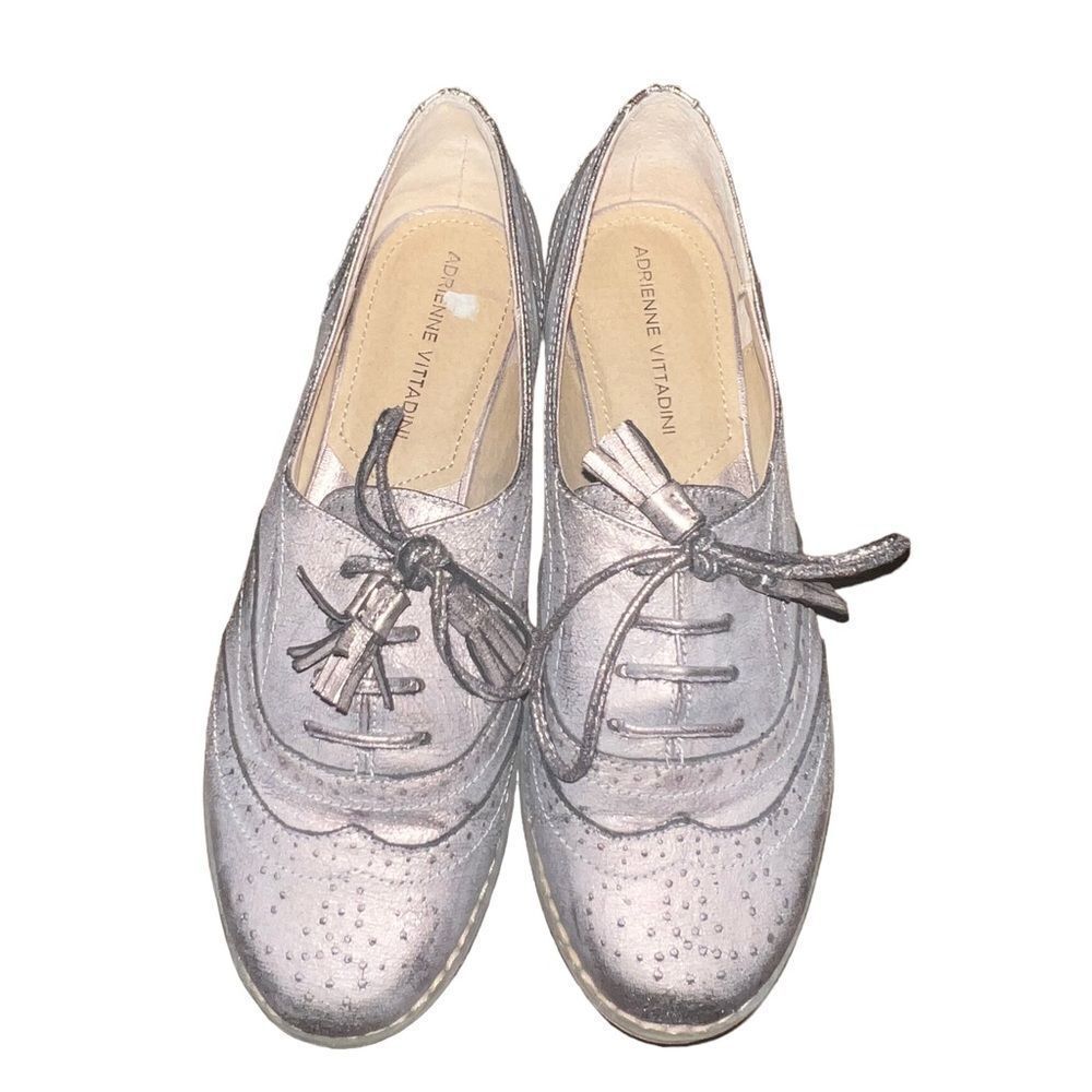 Adrienne Vittadini Trink Silver Distressed Leather Oxford Flats 6.5 in EUC